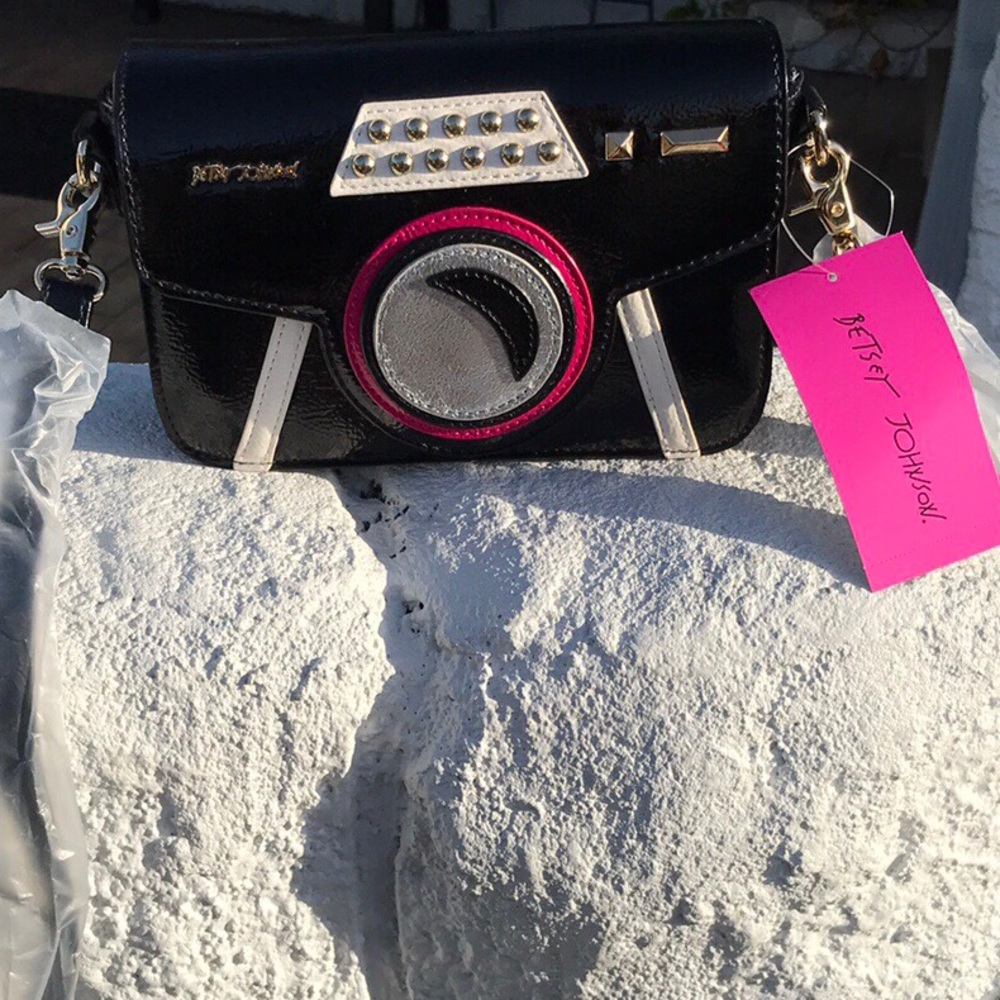 NWT! Betsey Johnson Retro Camera Purse 📷 ✨ 📸